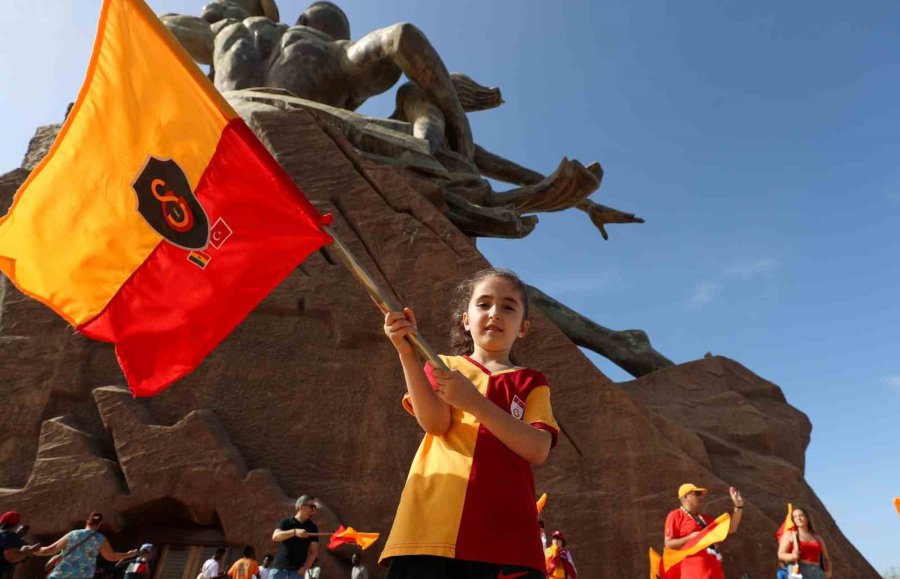 Galatasaray’ın Şampiyonluk Coşkusu Afrika’da Da Sürüyor