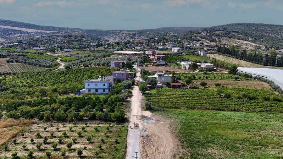 Tarsus’ta Köy Yolları Yapılıyor