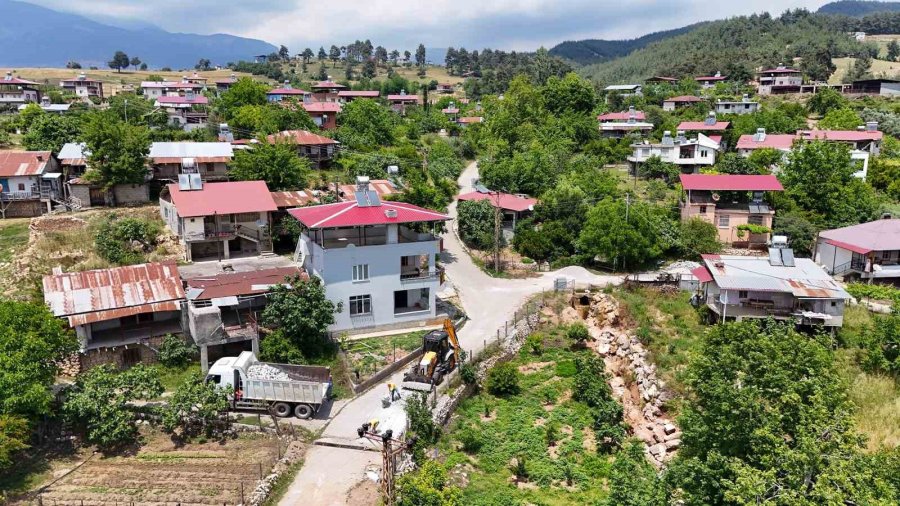 Tarsus’ta Köy Yolları Yapılıyor