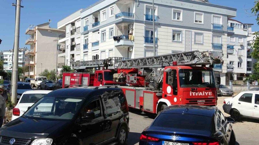 Yangından Eşyalarını Korumak İsterken Dumandan Etkilendi