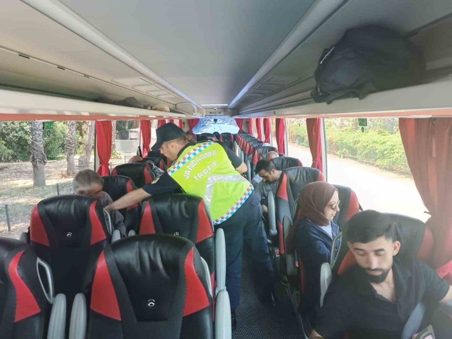 Alanya’da Şehirlerarası Otobüs Şoförleri Ve Yolcu Denetimi