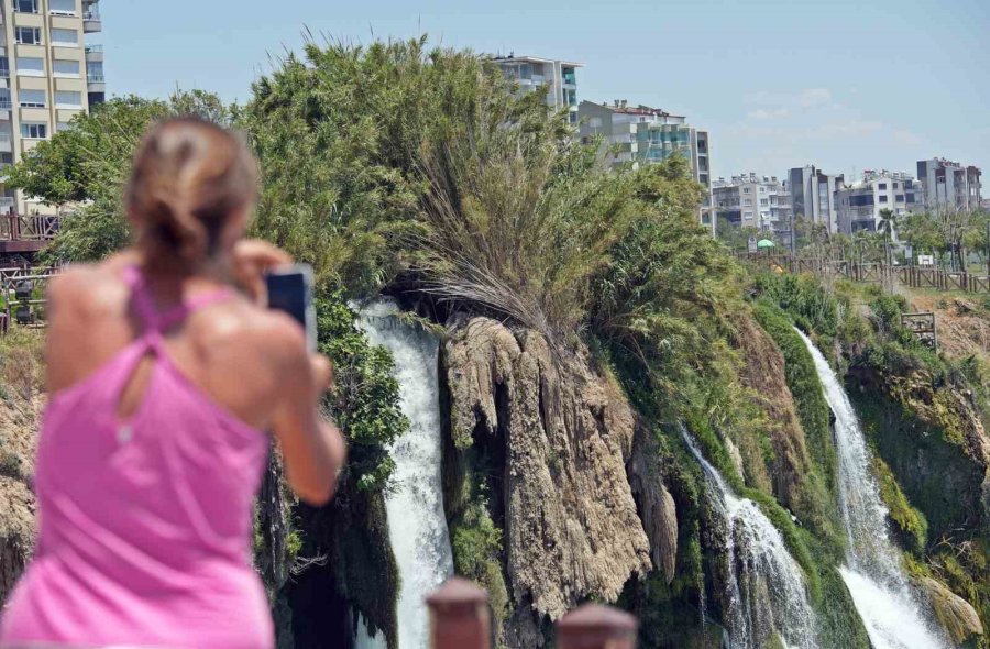 Turistlerin "yasak Aşkı" Düden Şelalesi