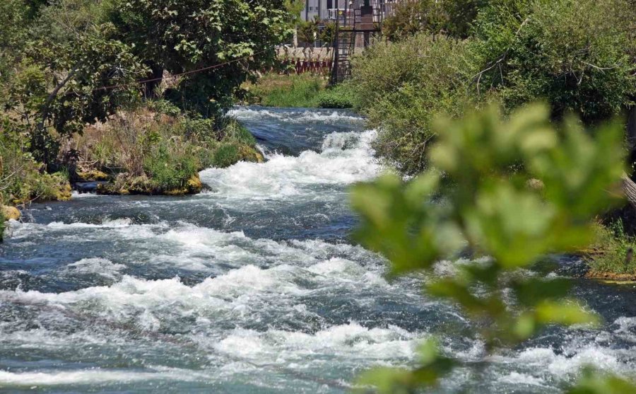 Turistlerin "yasak Aşkı" Düden Şelalesi