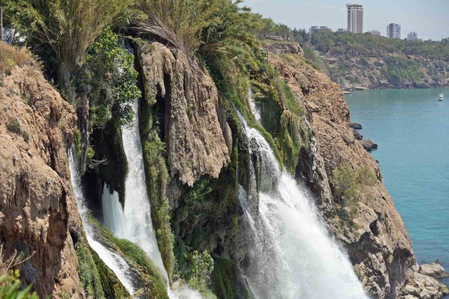 Turistlerin "yasak Aşkı" Düden Şelalesi