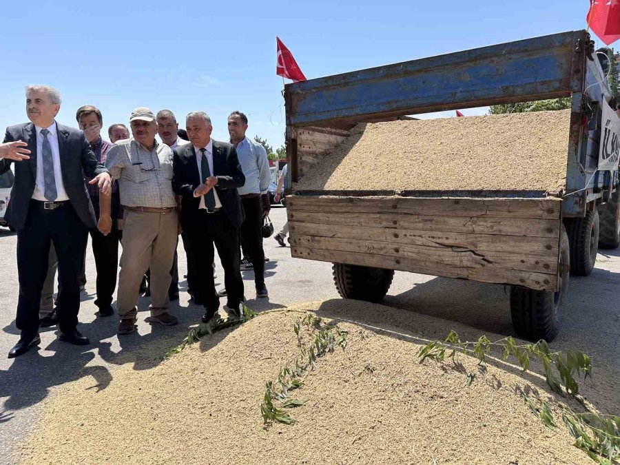 Eskişehir’de Yılın İlk Mahsulü Kadın Çiftçiden