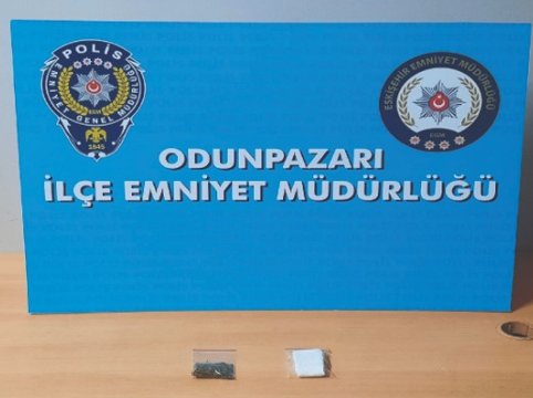 Şüpheli Aracın Sürücüsünün Üzerinden Uyuşturucu Çıktı