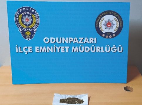 Şüpheli Aracın Sürücüsünün Üzerinden Uyuşturucu Çıktı