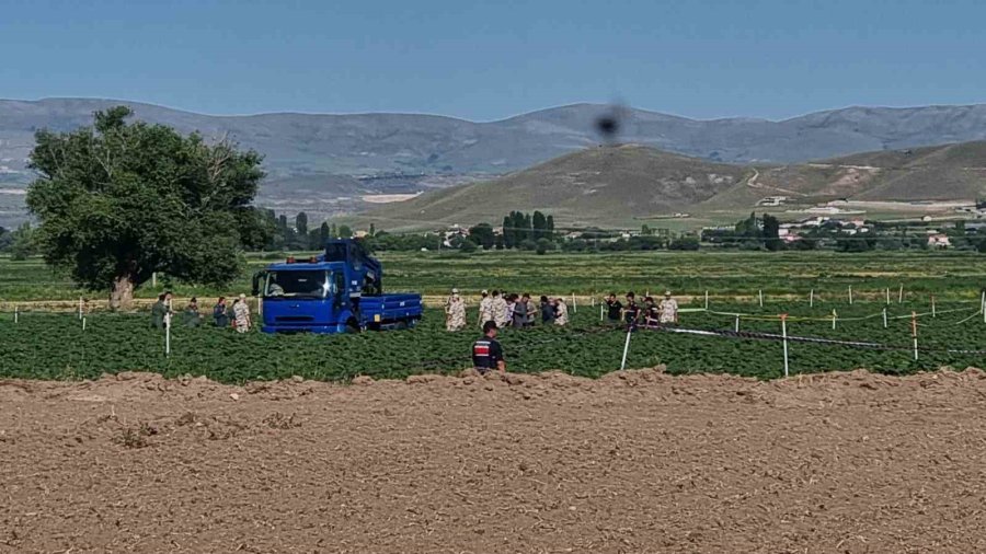 Düşen Uçağın Enkazı Kaldırıldı