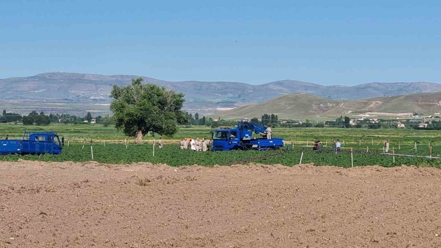 Düşen Uçağın Enkazı Kaldırıldı