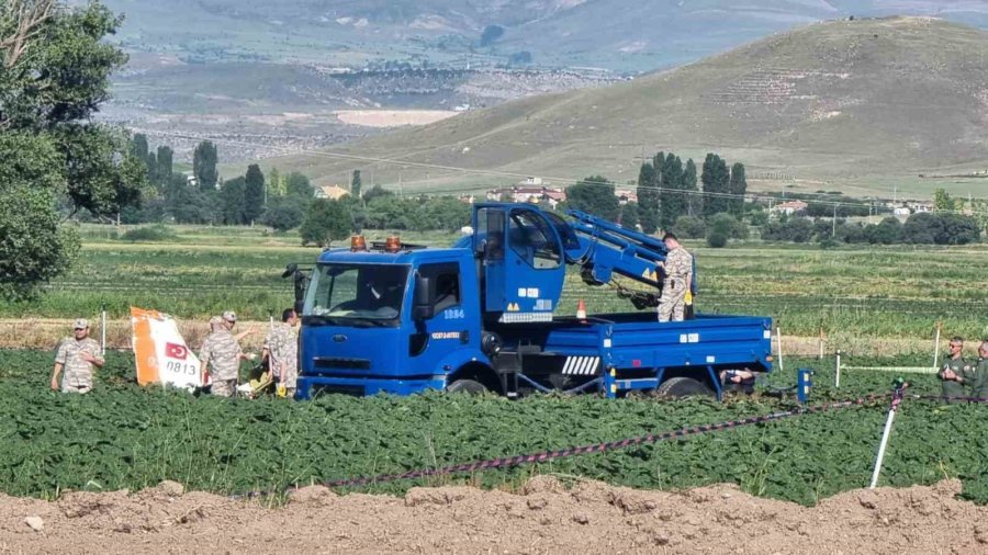 Düşen Uçağın Enkazı Kaldırıldı