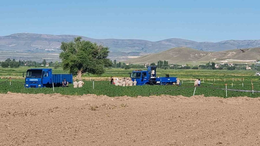 Düşen Uçağın Enkazı Kaldırıldı