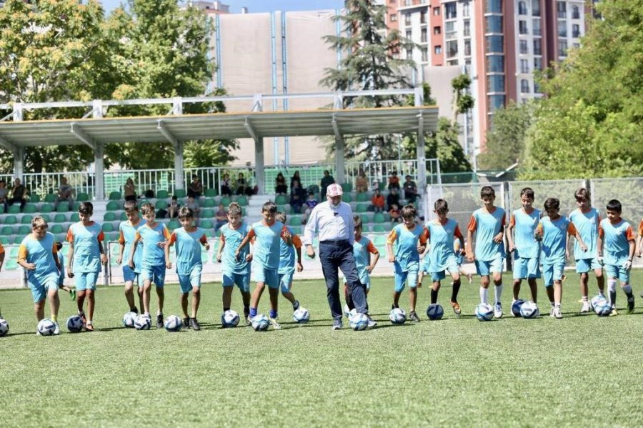 Başkan Çolakbayrakdar: "gençler İçin Ne Yapsak Azdır"