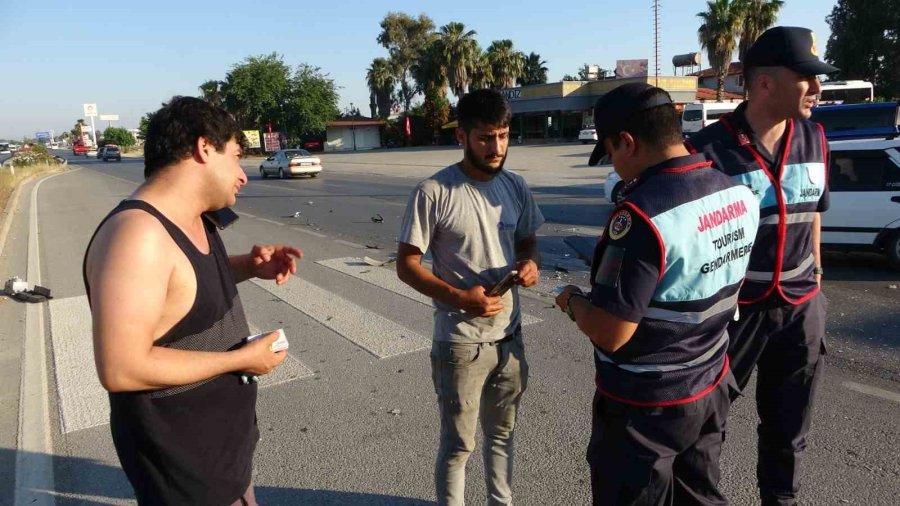 Tofaş’lar Kafa Kafaya Çarpıştı, O Anlar Güvenlik Kamerasına Yansıdı