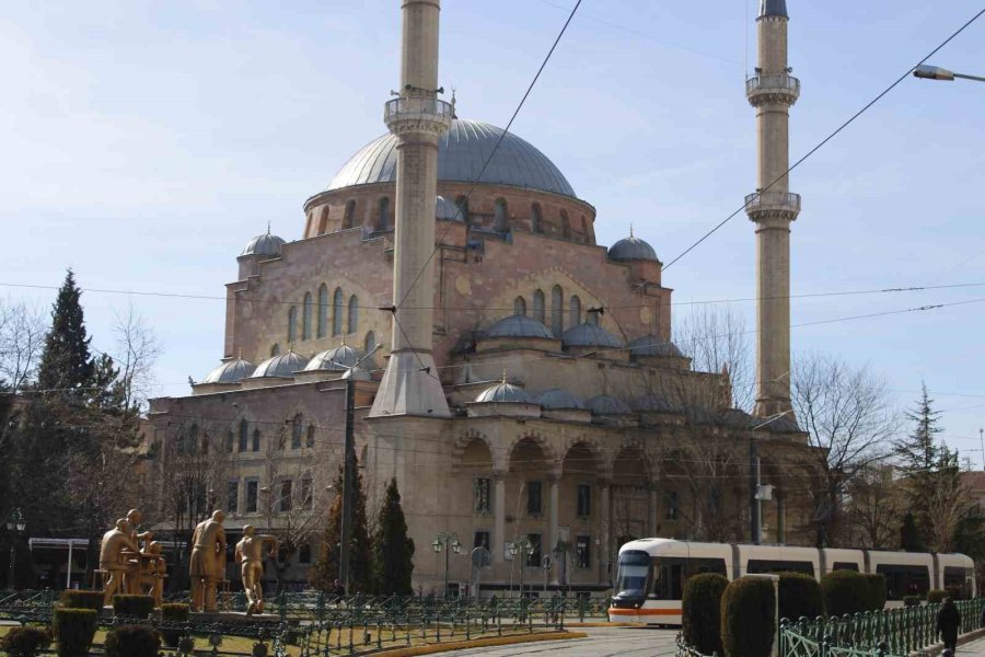 Alkollü Şekilde Camilere Girerek Kur’an-ı Kerim Yırtan Şüpheli Adliyeye Sevk Edildi