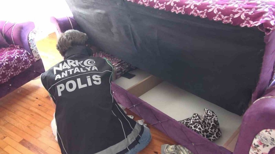 Antalya’da Zehir Tacirlerine Şafak Operasyonu: 99 Kişi Yakalandı