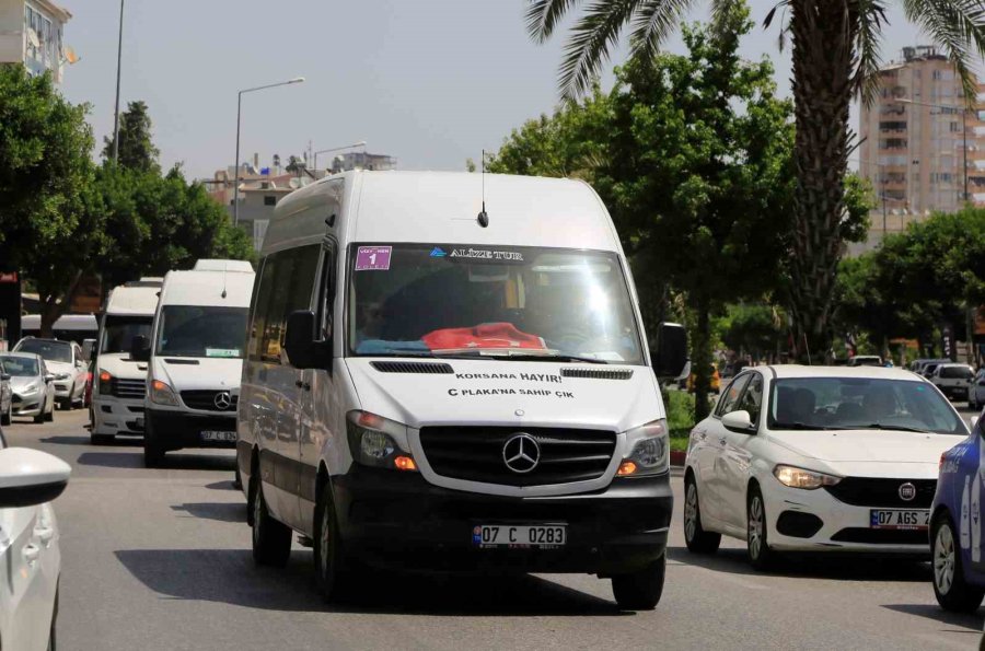 Antalya’da Servisçiler Korsana İsyan Etti