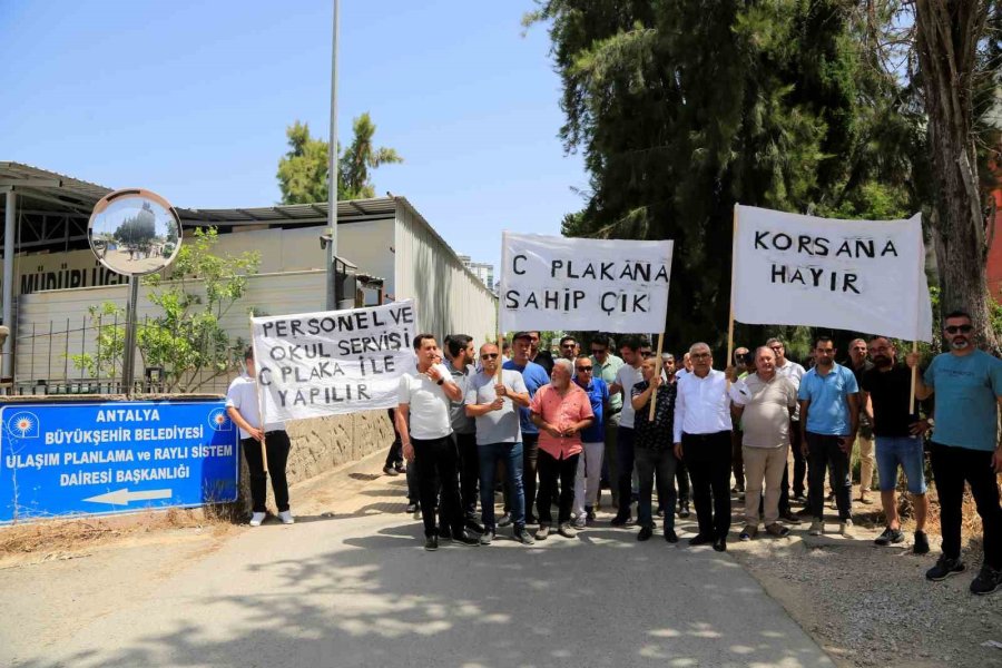 Antalya’da Servisçiler Korsana İsyan Etti