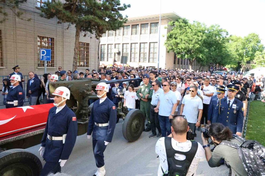 Şehit Pilot Albay Gökhan Özen Gözyaşlarıyla Son Yolculuğuna Uğurlandı