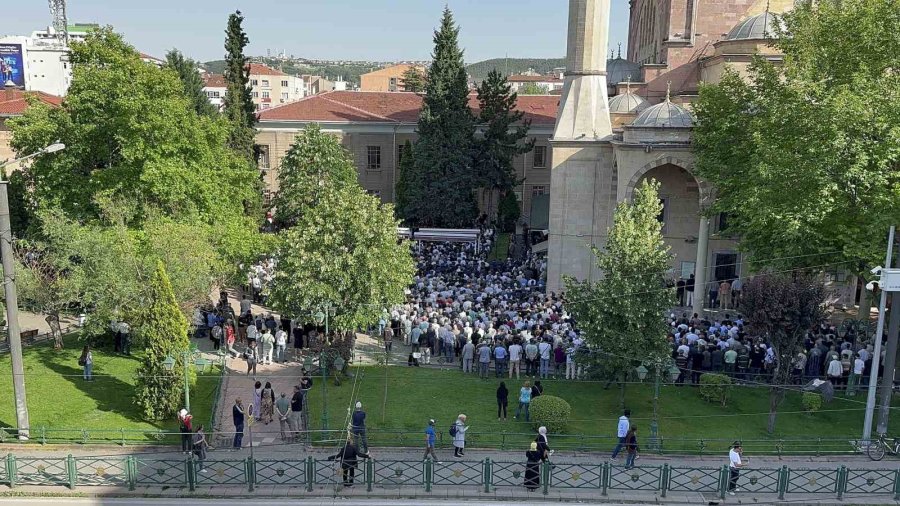 Şehit Pilot Albay Gökhan Özen Gözyaşlarıyla Son Yolculuğuna Uğurlandı