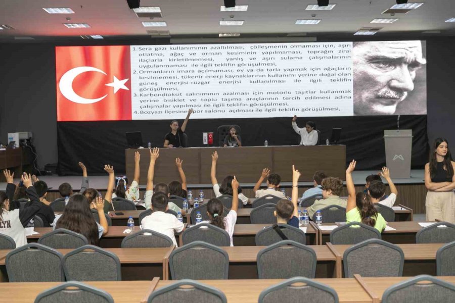 Mersin’de Çocuk Meclisi İklim Değişikliğine Dikkat Çekti