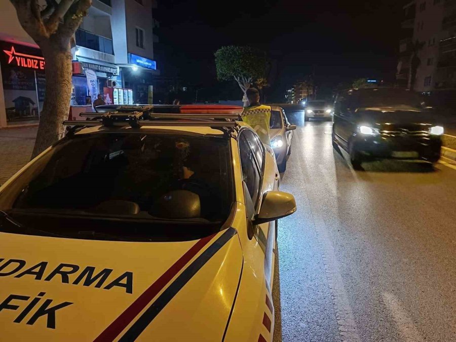 Alanya’da 9 Araca Men Cezası, Aranan 1 Şahıs Yakalandı