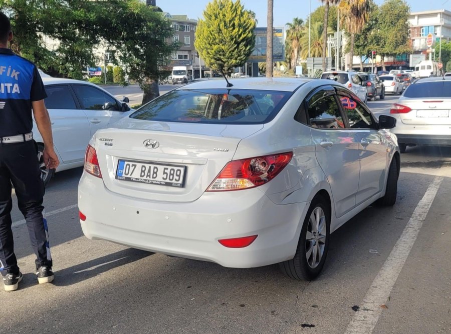 Ehliyetsiz Sürücü Kazada Yaralandı, 26 Bin Tl Ceza Yedi