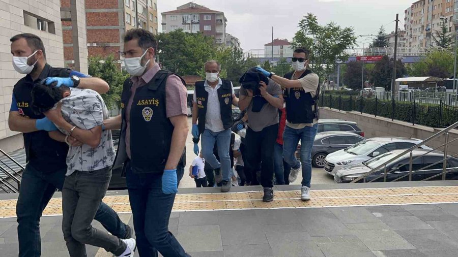 Eskişehir Merkezli Fuhuş Operasyonunda Yakalanan 11 Kişi Adliyeye Sevk Edildi