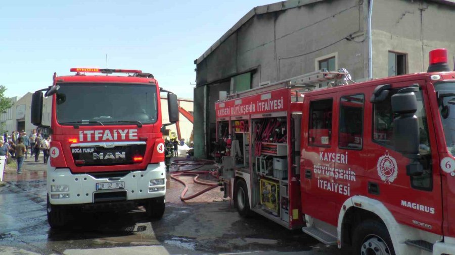 Fabrika Yangınına 72 Personel Ve 25 İtfaiye Aracı Müdahale Etti