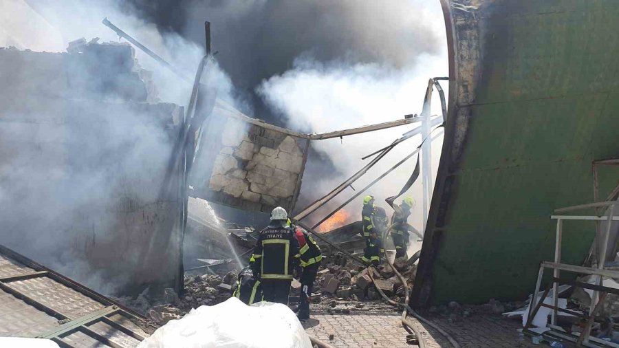 Kayseri’de Fabrika Yangını; Ekipler Müdahale Ediyor