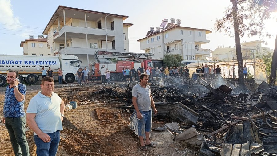 Hurda Yakmak İsterken, Mahalleyi Ateşe Verdiler