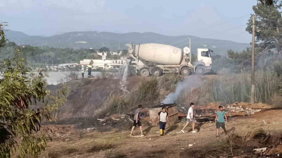 Hurda Yakmak İsterken, Mahalleyi Ateşe Verdiler