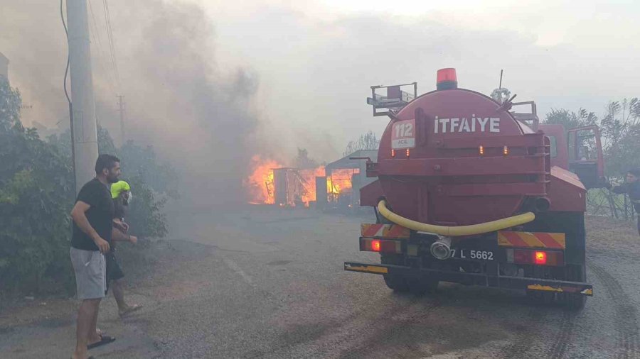 Hurda Yakmak İsterken, Mahalleyi Ateşe Verdiler