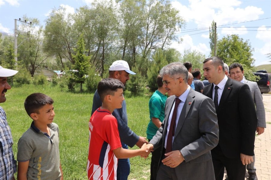 Vali Çelik Belde Ve Köylerde Vatandaşların Taleplerini Dinledi