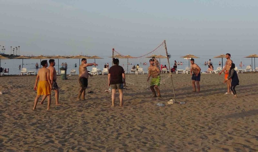 Plajlara Mavi Bayraklar Çekildi, Turizm Sezonu Başladı