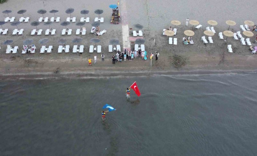 Plajlara Mavi Bayraklar Çekildi, Turizm Sezonu Başladı