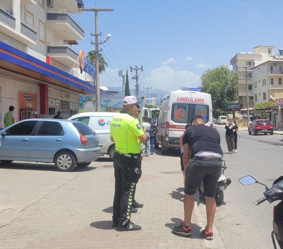 Motosikletle Bisiklet Çarpıştı: 1’i Çocuk 2 Yaralı