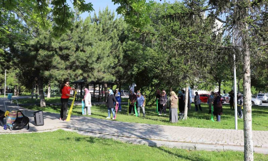 Kadınlar; ’sabah Sporunda Buluşalım’ Etkinliğinden Memnun