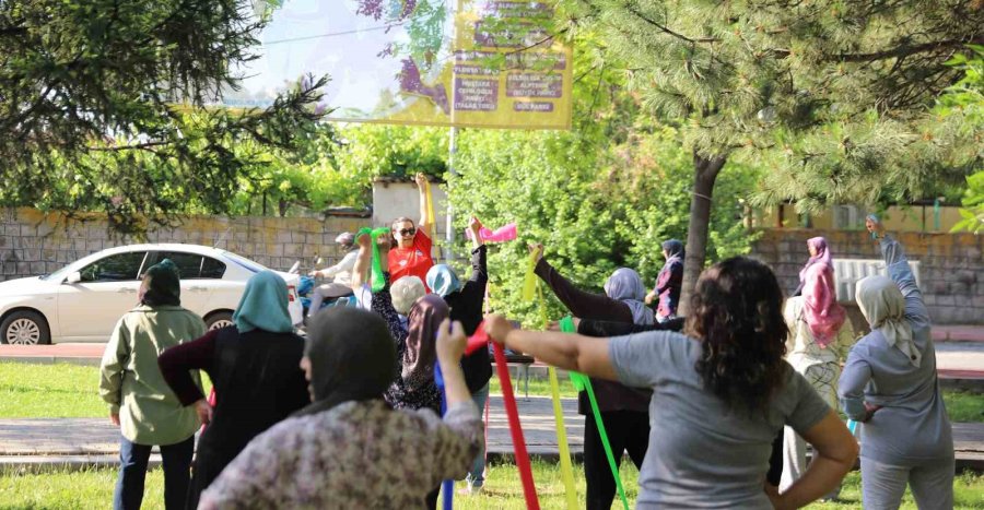 Kadınlar; ’sabah Sporunda Buluşalım’ Etkinliğinden Memnun