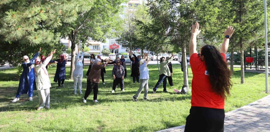 Kadınlar; ’sabah Sporunda Buluşalım’ Etkinliğinden Memnun