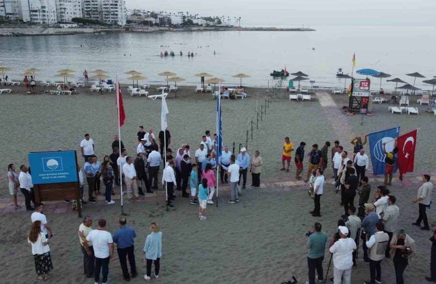 Plajlara Mavi Bayraklar Çekildi, Turizm Sezonu Başladı