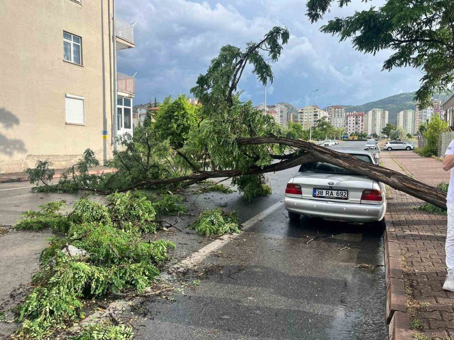 Kayseri’yi Sağanak, Dolu Ve Fırtına Vurdu