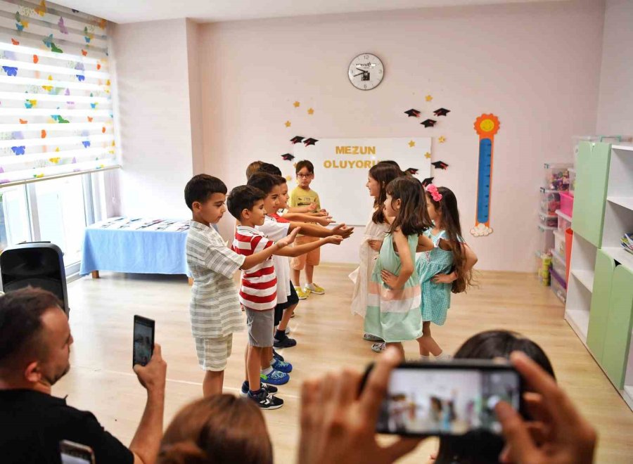 Konyaaltı Kreşlerinde Karne Heyecanı Yaşandı