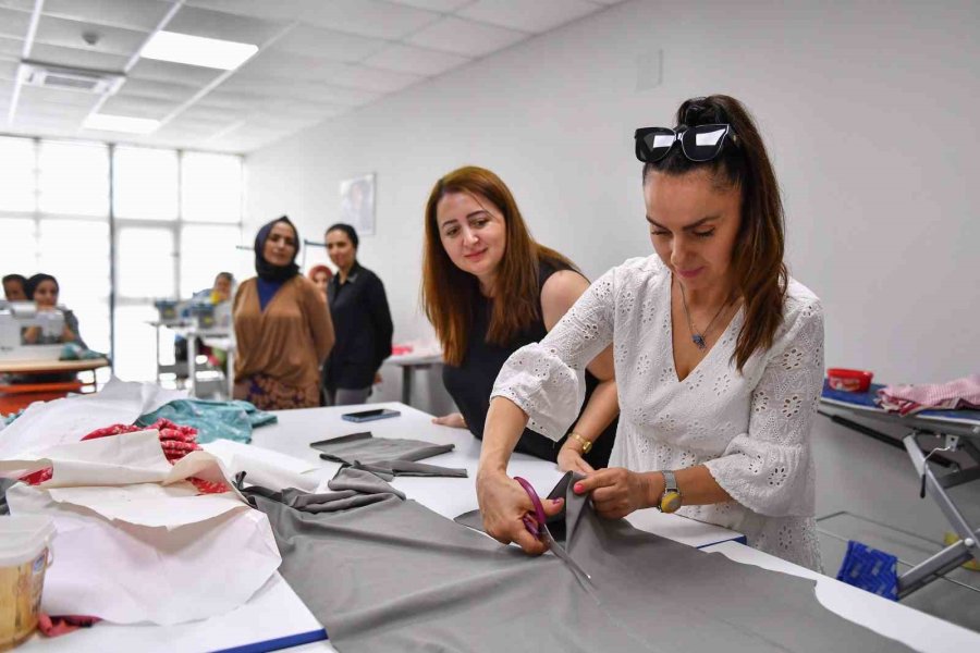 Mercek Kursiyerlerinin Diktiği Kıyafetler Çocuklara Bayramlık Olacak