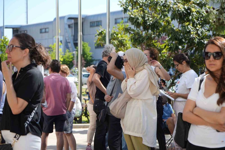 Ayt’ye Giren Öğrencileri Veliler Dualarla Uğurladı