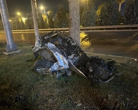 Otomobilin İkiye Ayrıldığı Kazanın Güvenlik Kamerası Görüntüleri Ortaya Çıktı