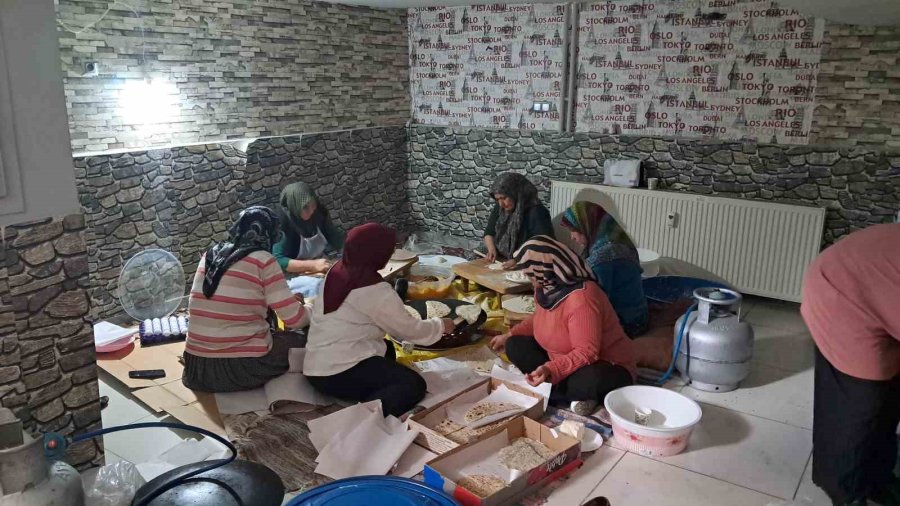 Karaman’da Yetimler İçin Düzenlenen Hayır Çarşısı Dualarla Açıldı