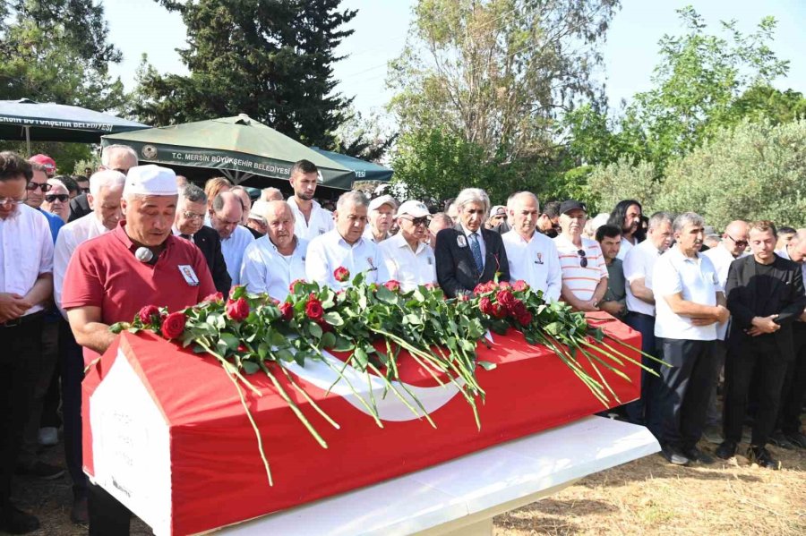 Hayatını Kaybeden Prof. Dr. Ali Ayhan, Memleketi Anamur’da Toprağa Verildi