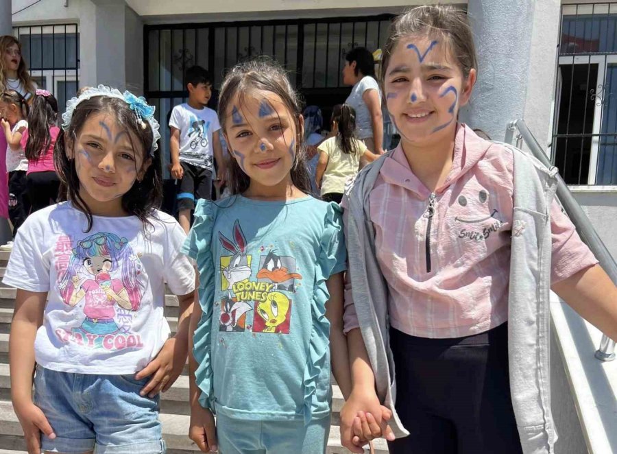 Merkezim Her Yerde Projesi İle Gönüllüler Çocuklarla Bir Araya Geldi