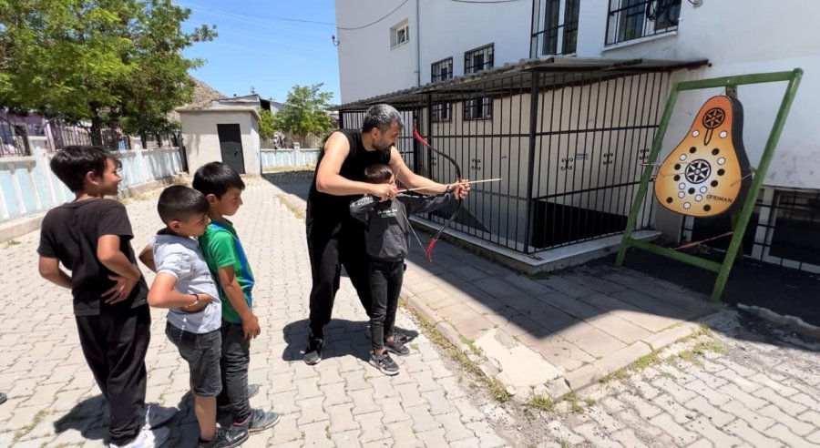 Merkezim Her Yerde Projesi İle Gönüllüler Çocuklarla Bir Araya Geldi