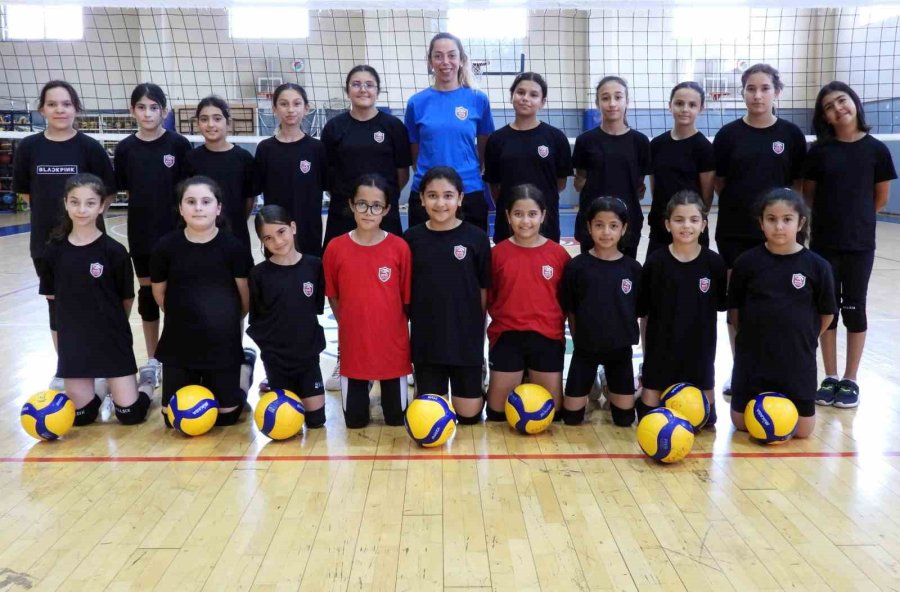 Voleybol Kursları, Filenin Sultanları Sayesinde Doldu